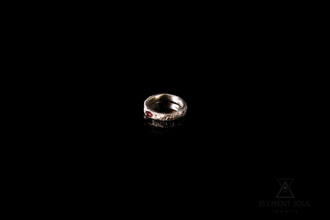 Кольцо "Кора" с альмандином