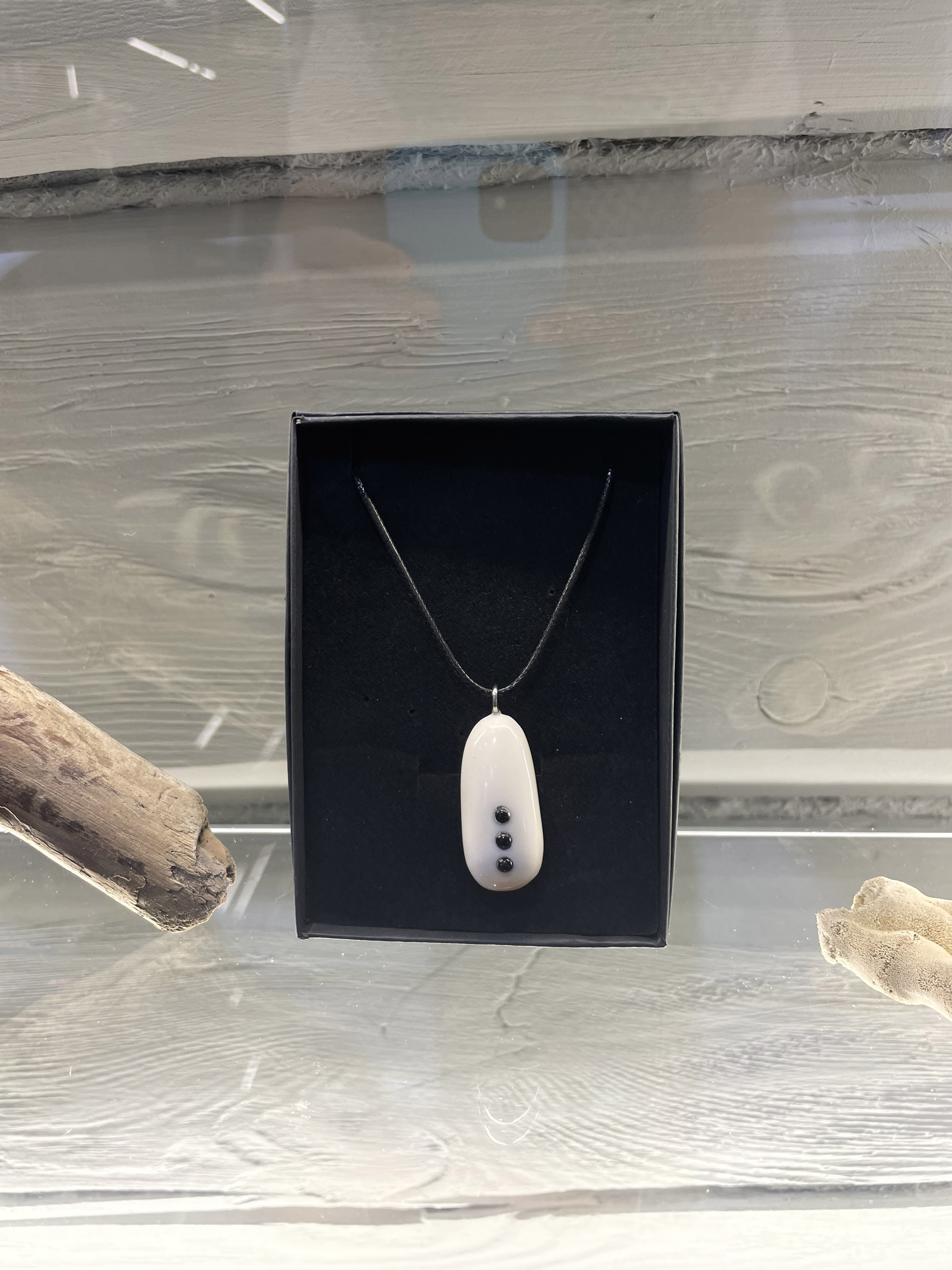 Подвеска зуб моржа с агатом