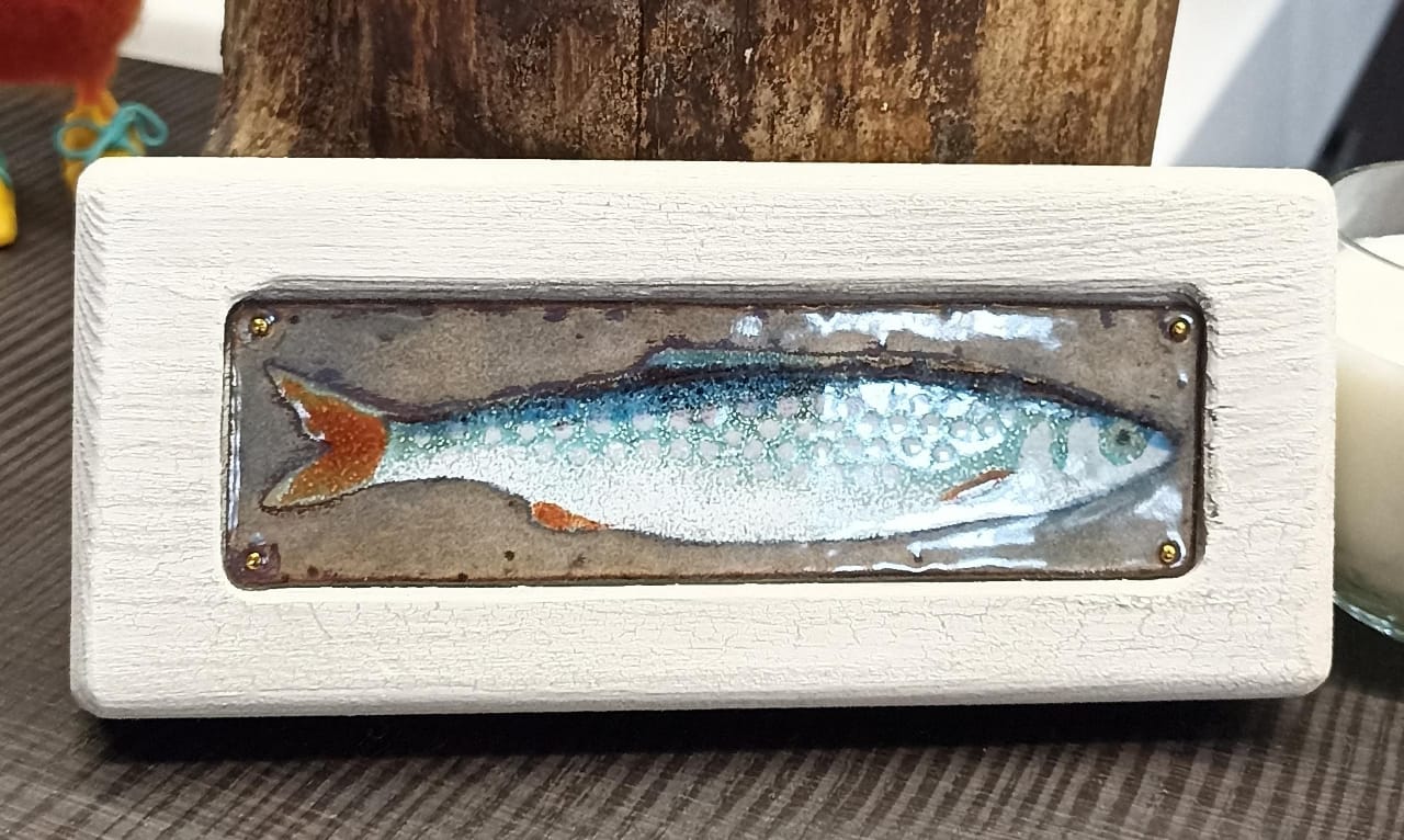 Рыбка в светлой раме