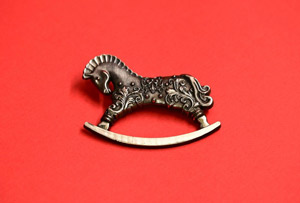 Брошь «Лошадка»