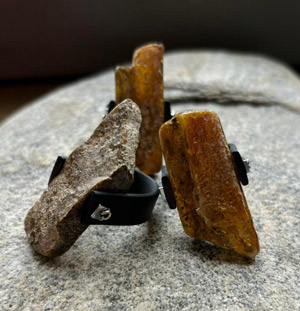 Кольцо с диким янтарем