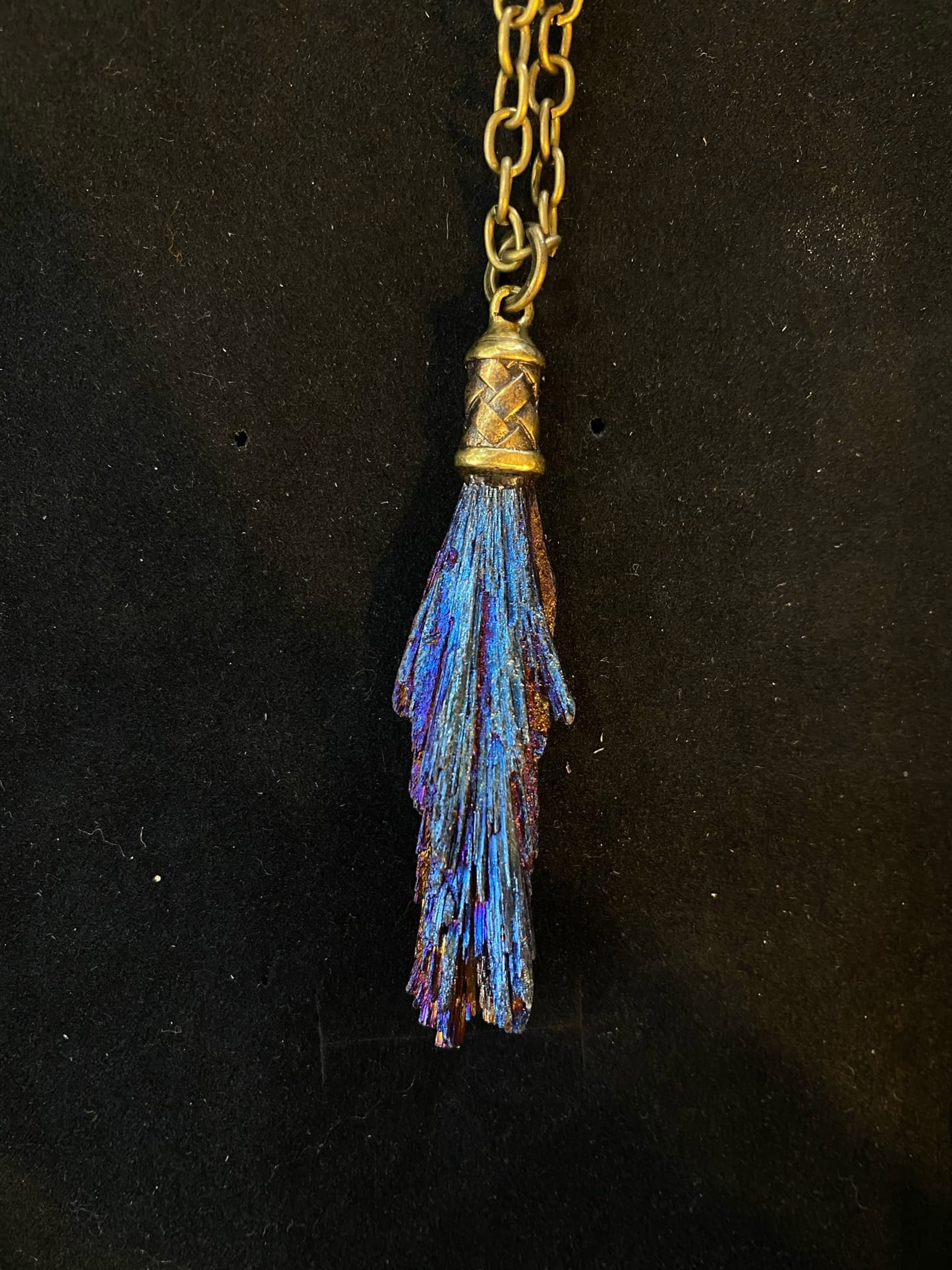 Колье Синее перо висмут