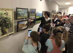 В Саянске открылась выставка картин «Область искусства»