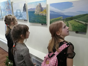 Выставка работ художников Иркутской области «Область искусства» открылась в Куйтуне 