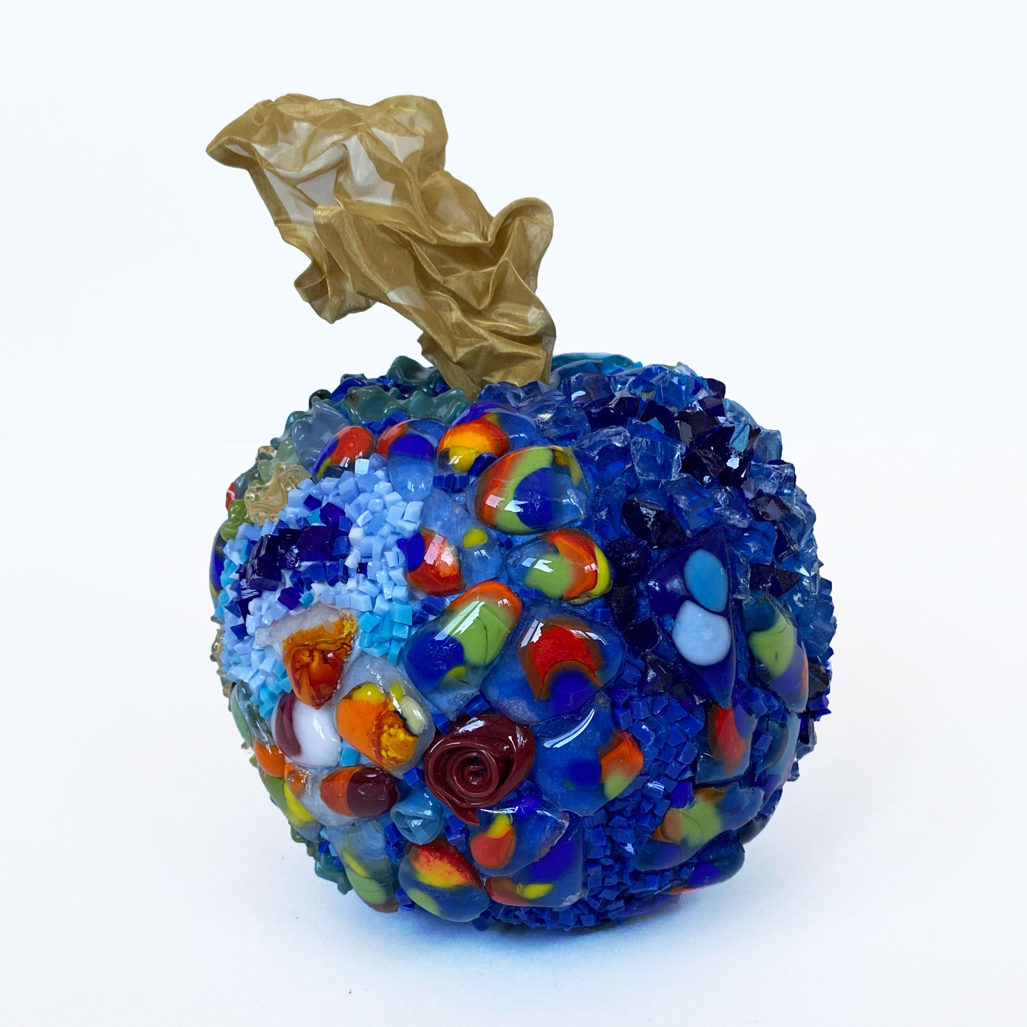 "Яблоко синее" смальта, стекло, металл