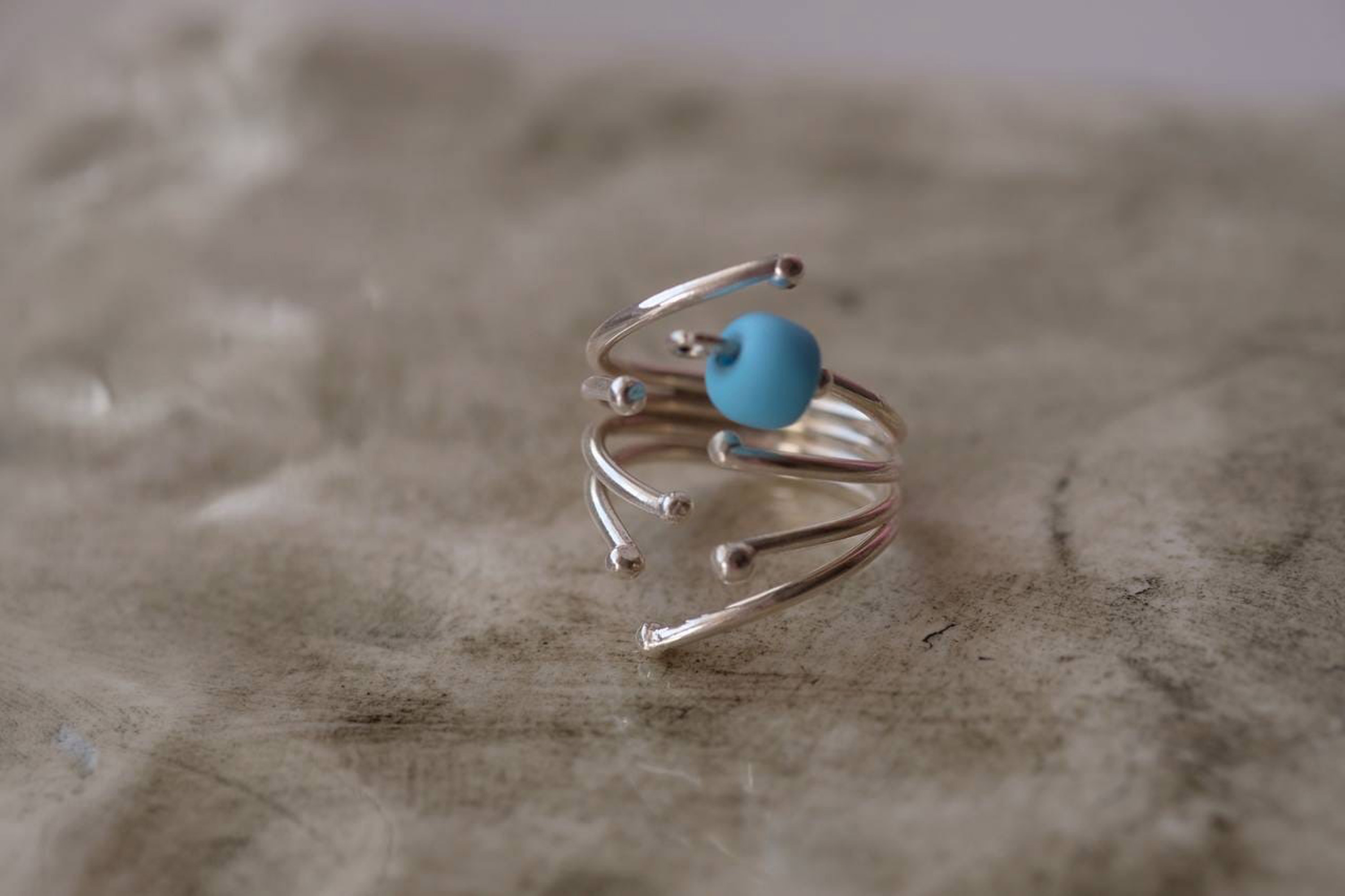 Кольцо с голубым матовым стеклом