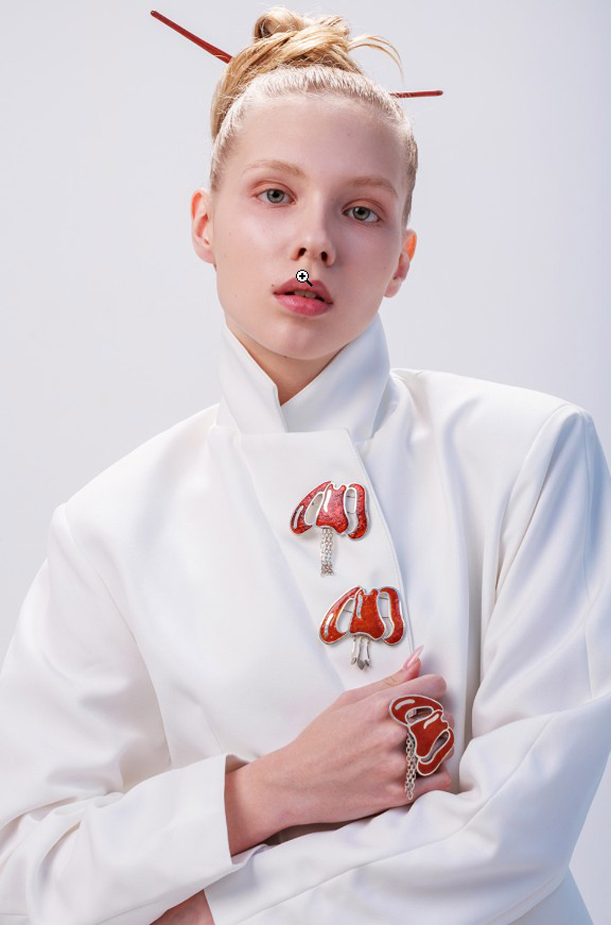 Брошь Саранка с горячей эмалью