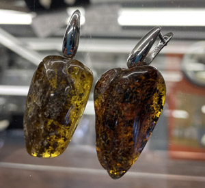 Серьги из янтаря "Камешки"