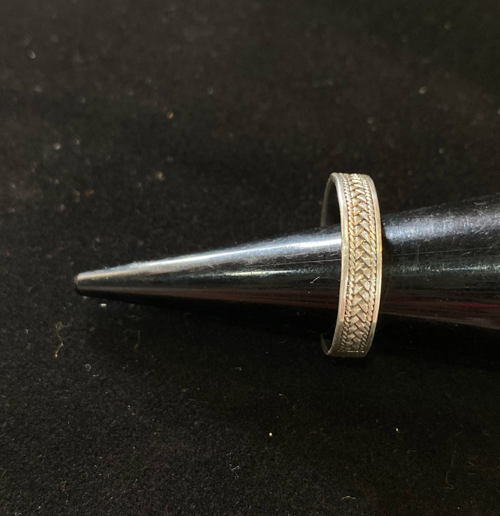 Кольцо с орнаментом косичка, серебро