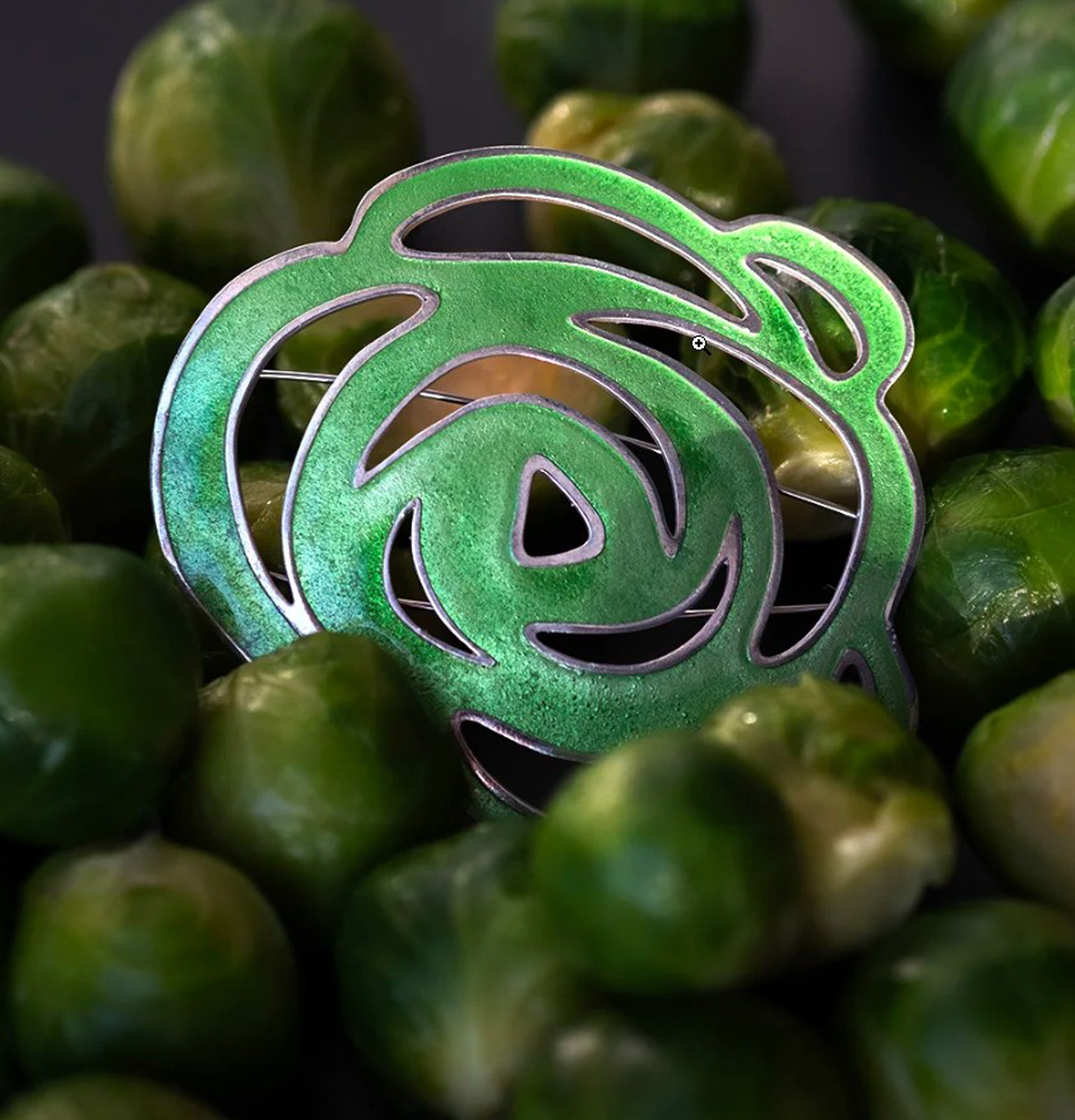 Брошь Заячья капуста с горячей эмалью