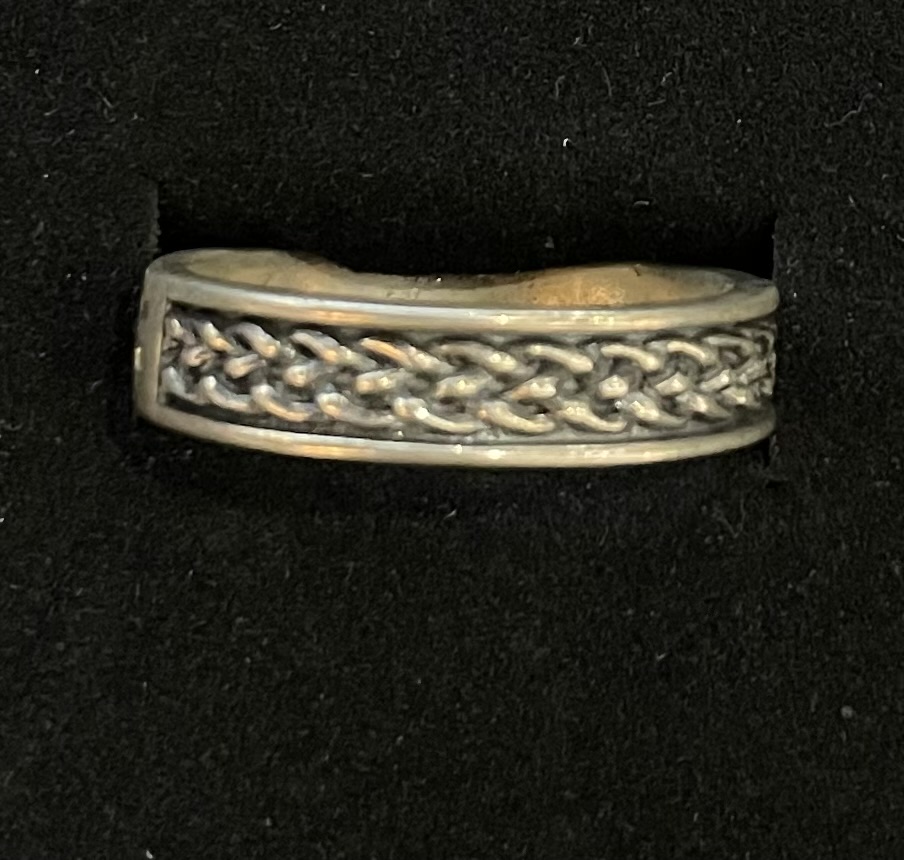 Кольцо с орнаментом косичка, серебро