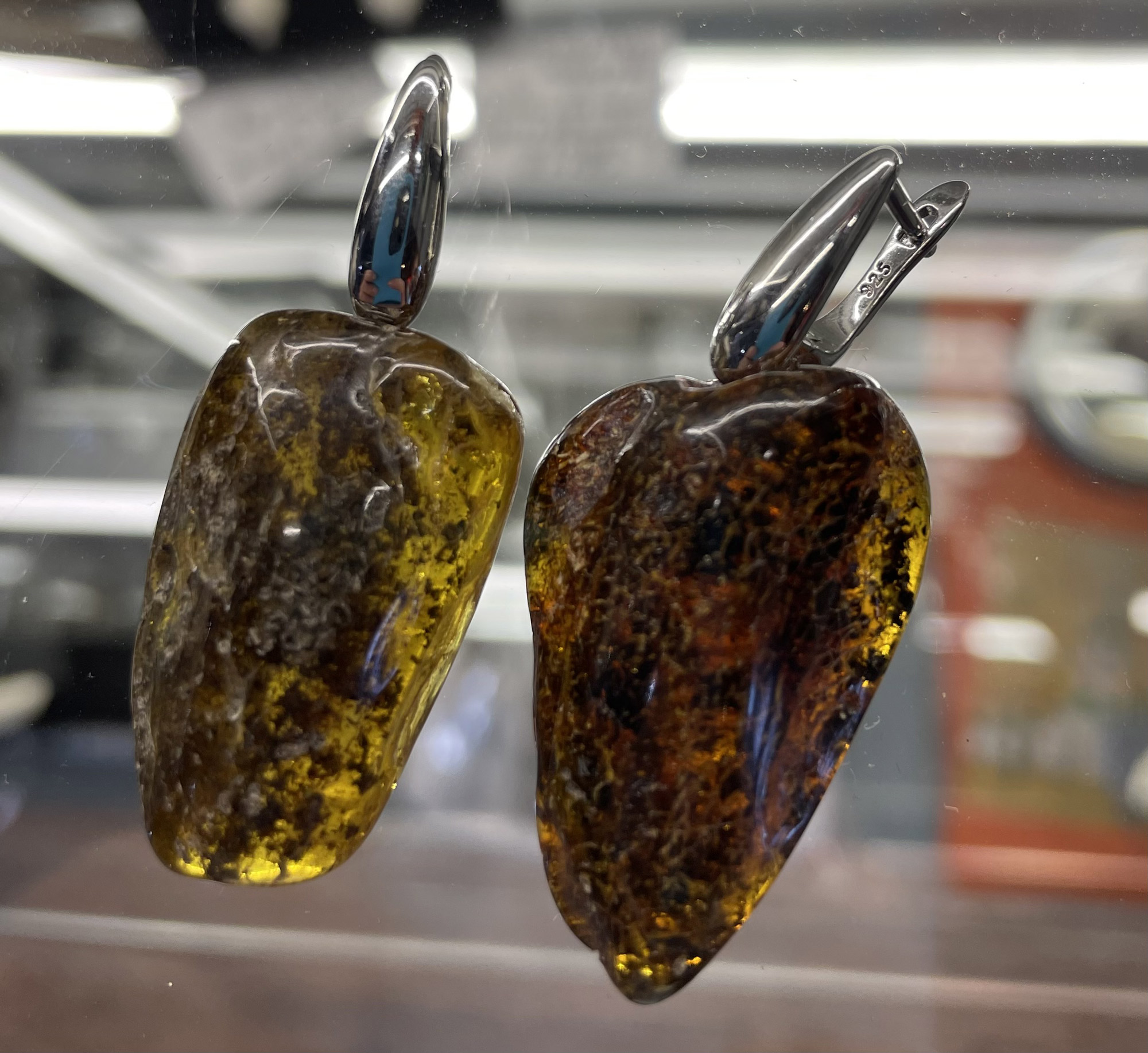 Серьги из янтаря "Камешки"